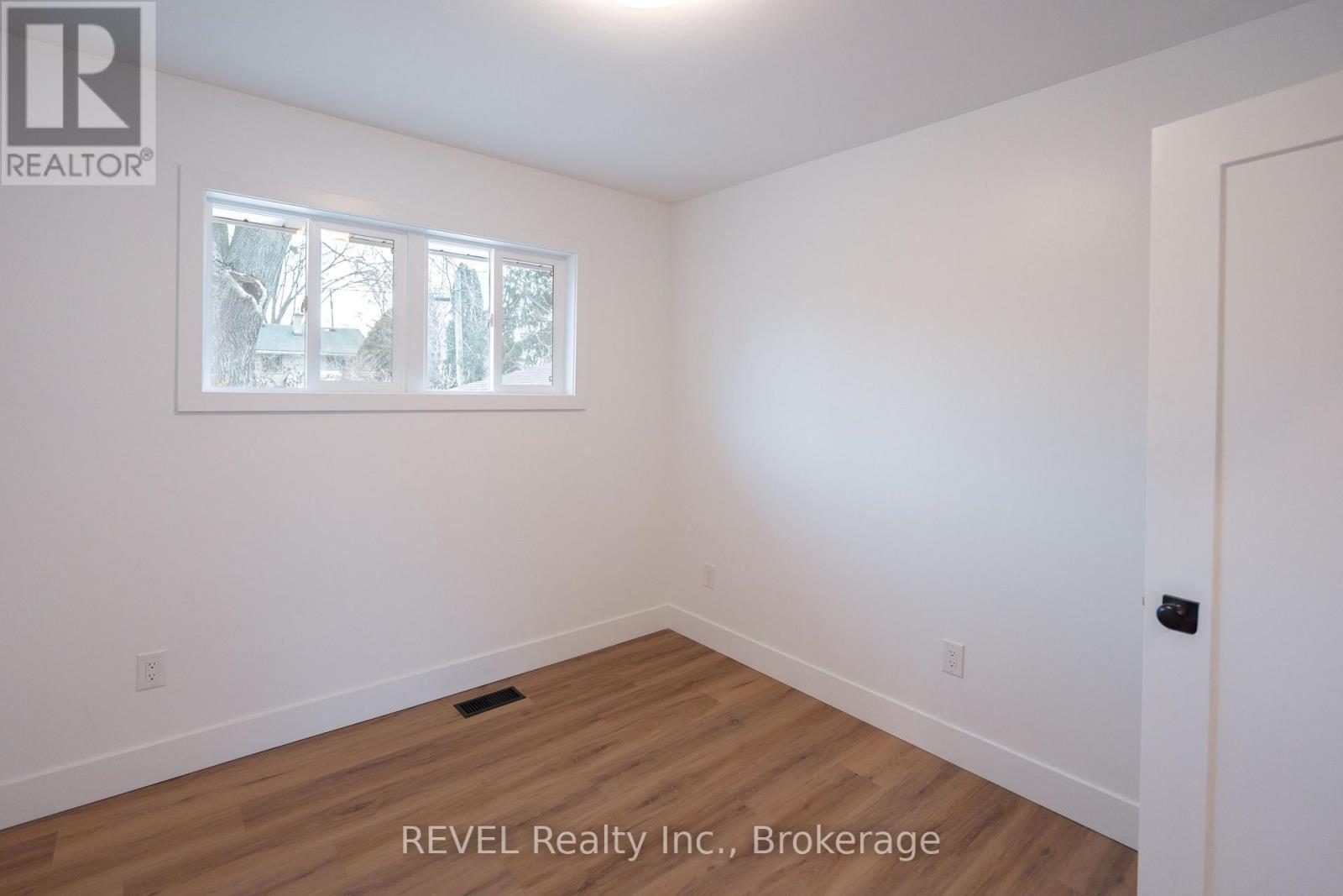 Upper - 2137 Mount Forest Drive, Burlington, Ontario  L7P 1H6 - Photo 19 - W12855254