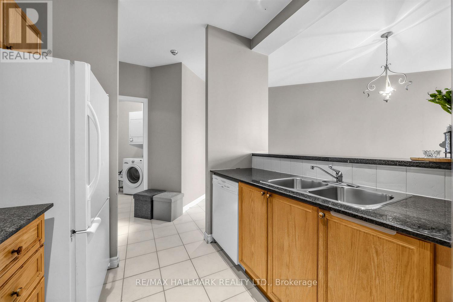 724 - 1 Leaside Park Drive, Toronto, Ontario  M4H 1R1 - Photo 15 - C12847294