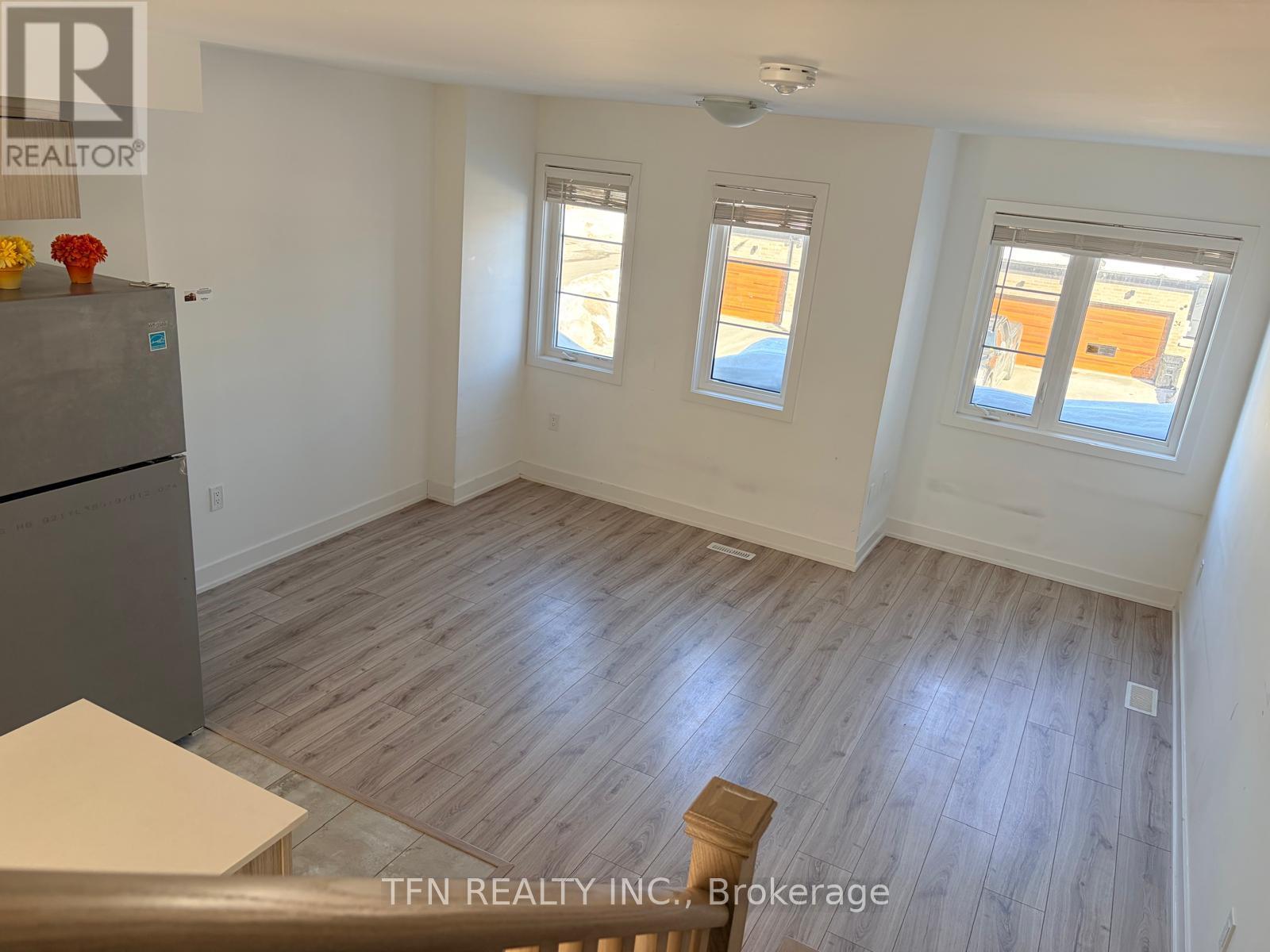 25 Pumpkin Corner Crescent, Barrie, Ontario  L9J 0C2 - Photo 14 - S12814036