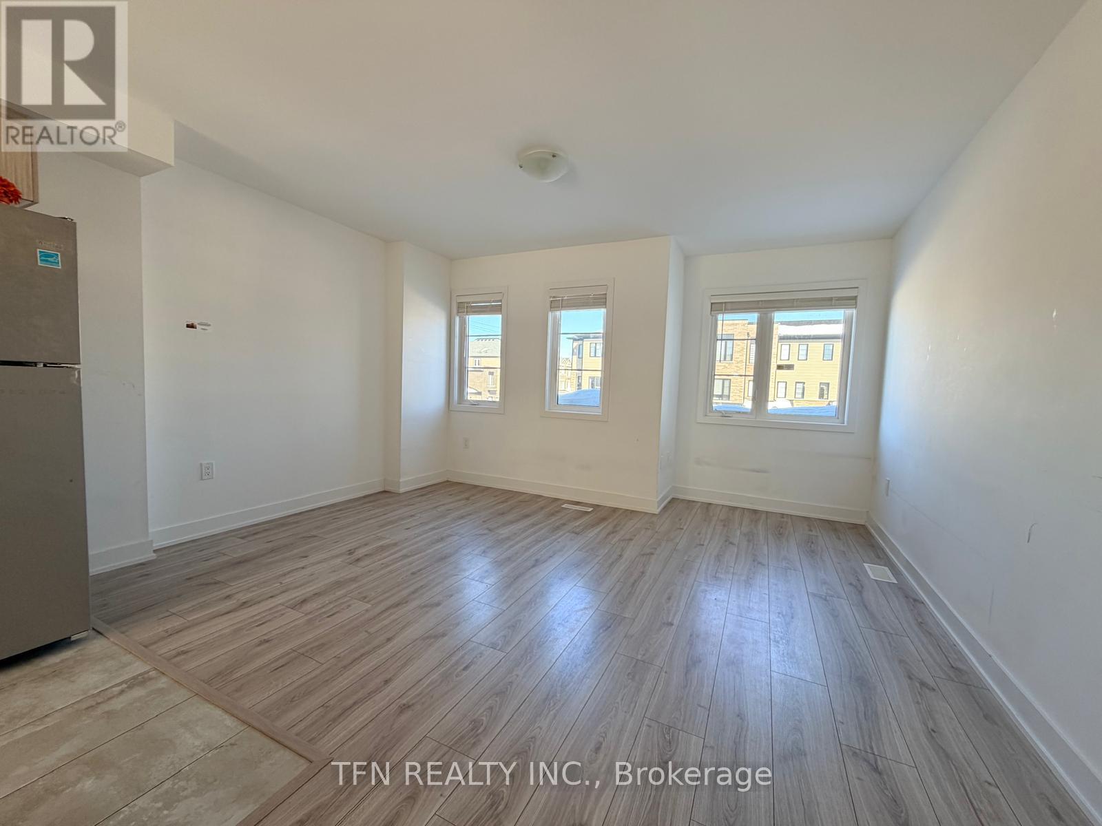 25 Pumpkin Corner Crescent, Barrie, Ontario  L9J 0C2 - Photo 10 - S12814036