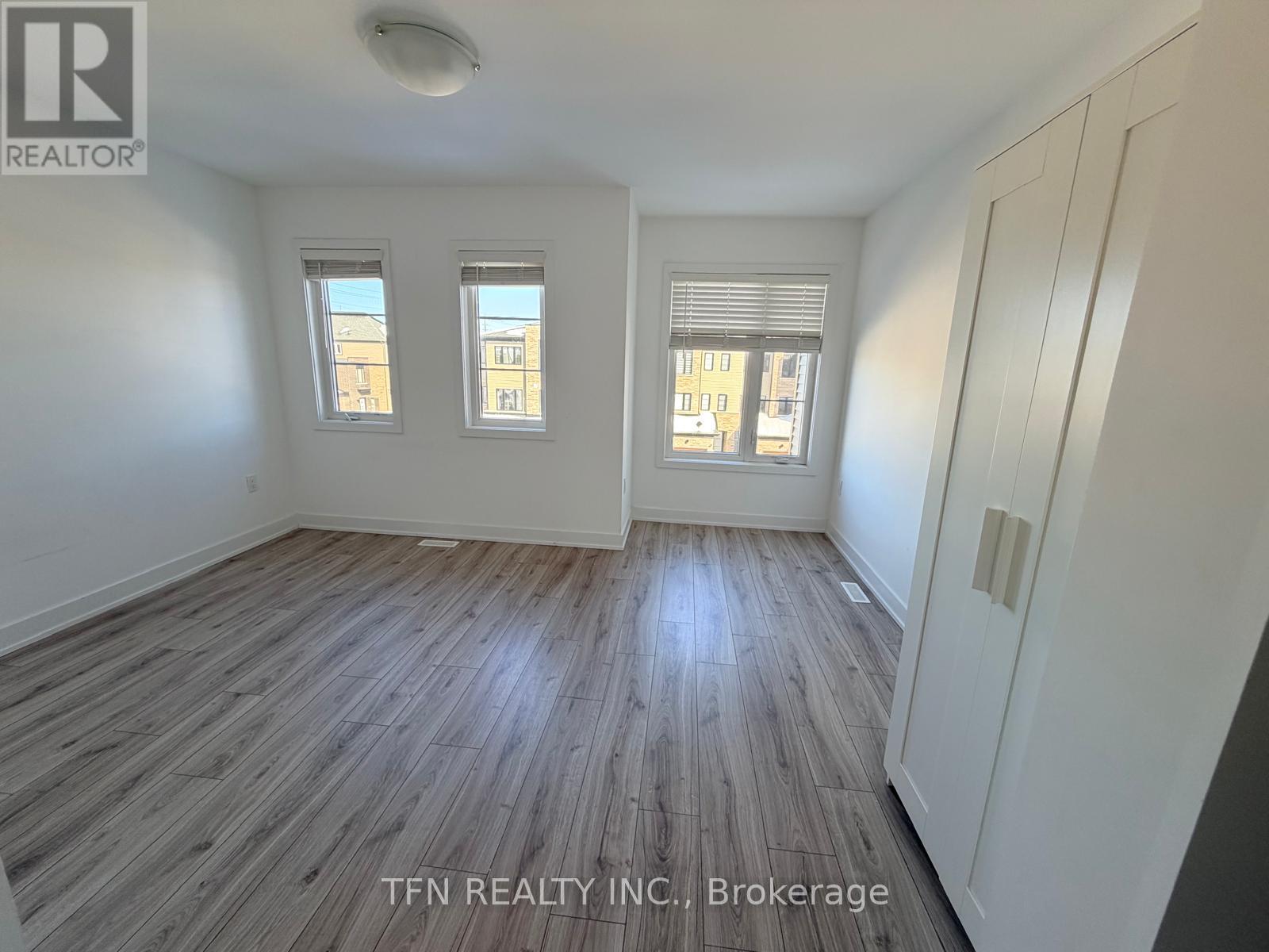 25 Pumpkin Corner Crescent, Barrie, Ontario  L9J 0C2 - Photo 23 - S12814036