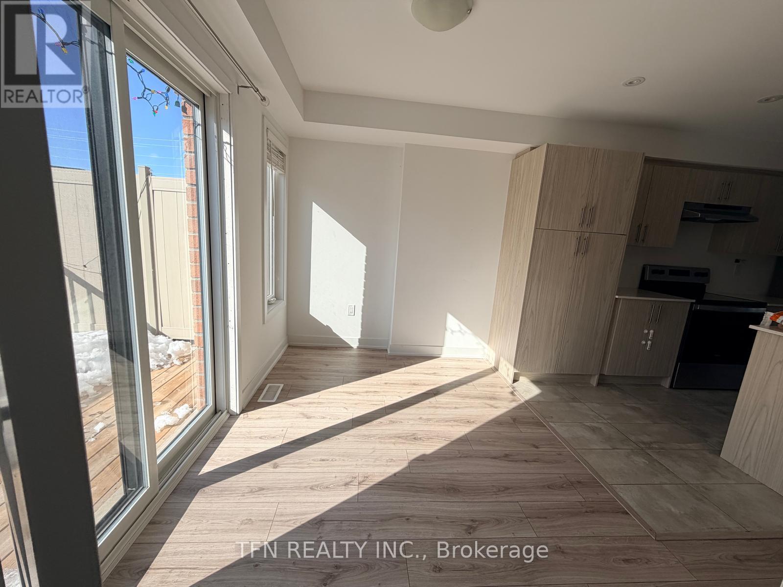 25 Pumpkin Corner Crescent, Barrie, Ontario  L9J 0C2 - Photo 25 - S12814036