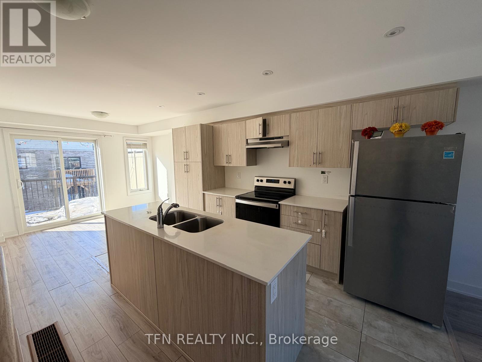 25 Pumpkin Corner Crescent, Barrie, Ontario  L9J 0C2 - Photo 8 - S12814036