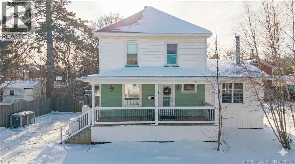 15 Queen E Street, St. Stephen, New Brunswick  E3L 2H9 - Photo 1 - NB134489