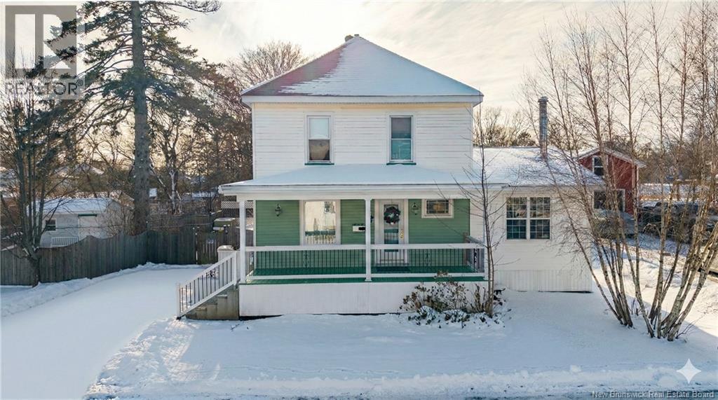 15 Queen E Street, St. Stephen, New Brunswick  E3L 2H9 - Photo 2 - NB134489