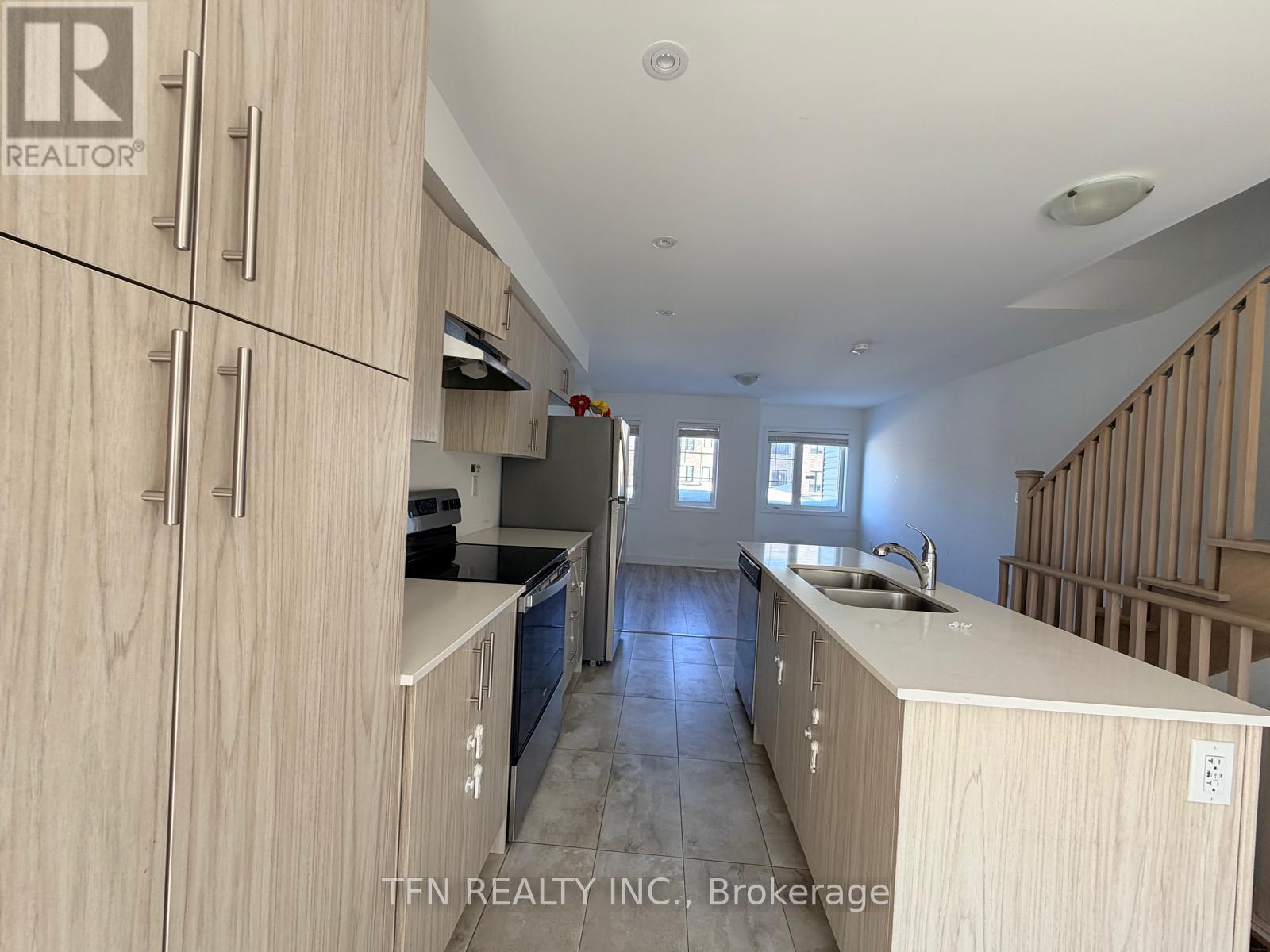 25 Pumpkin Corner Crescent, Barrie, Ontario  L9J 0C2 - Photo 11 - S12814036