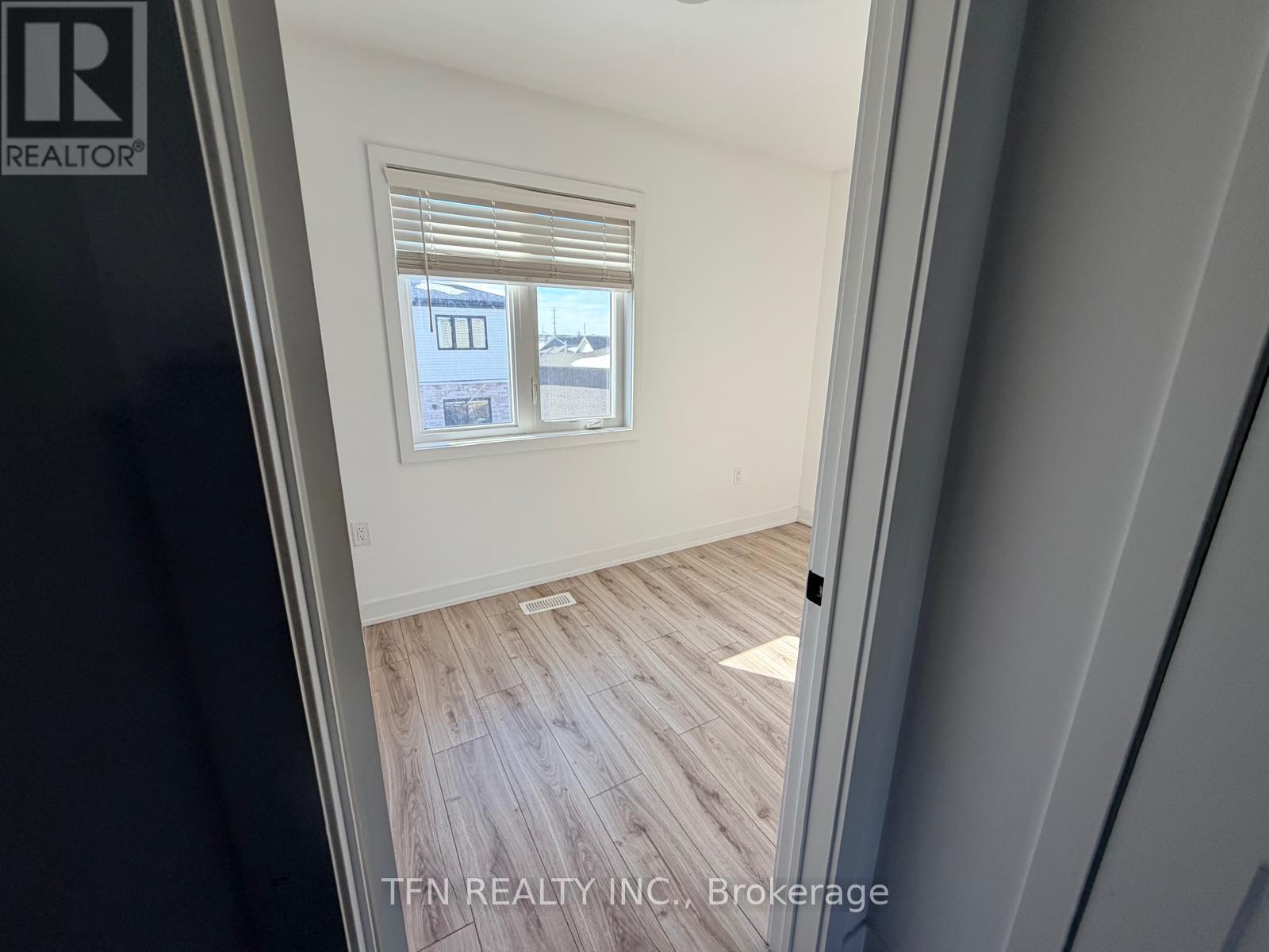 25 Pumpkin Corner Crescent, Barrie, Ontario  L9J 0C2 - Photo 16 - S12814036