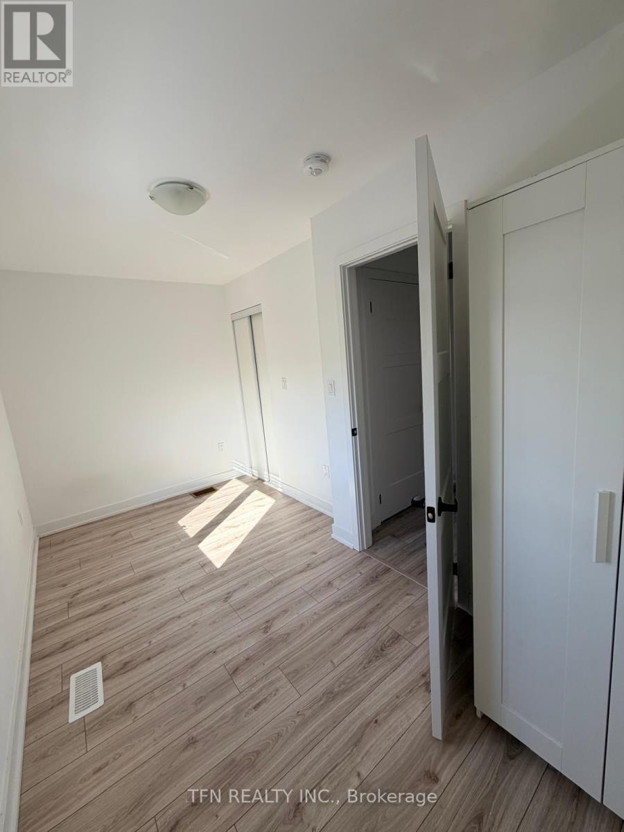 25 Pumpkin Corner Crescent, Barrie, Ontario  L9J 0C2 - Photo 18 - S12814036