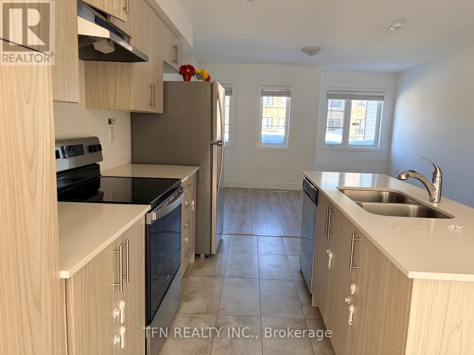 25 Pumpkin Corner Crescent, Barrie, Ontario  L9J 0C2 - Photo 12 - S12814036