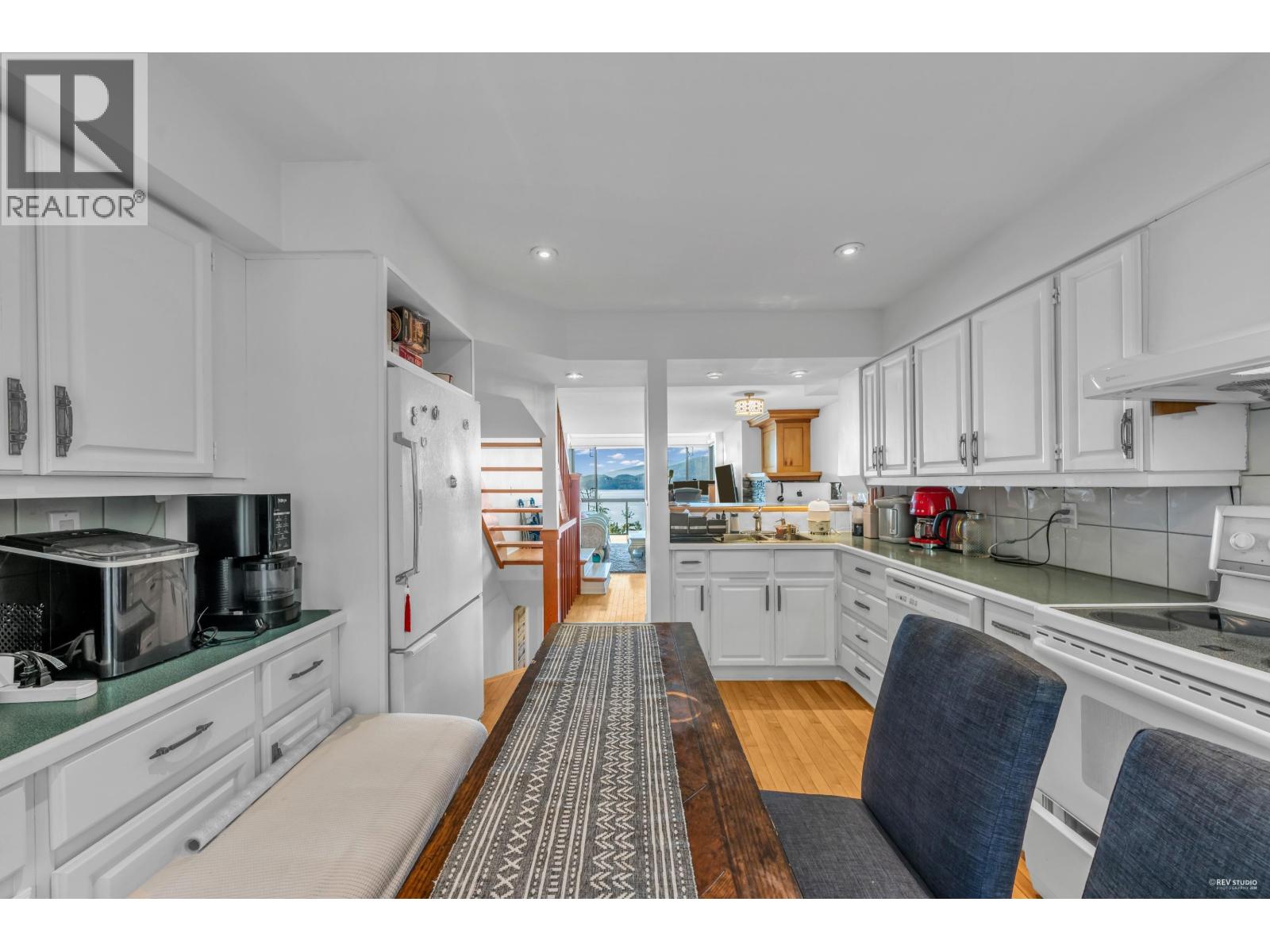 432 Crosscreek Road, Lions Bay, British Columbia  V0V 0V0 - Photo 17 - R3096936