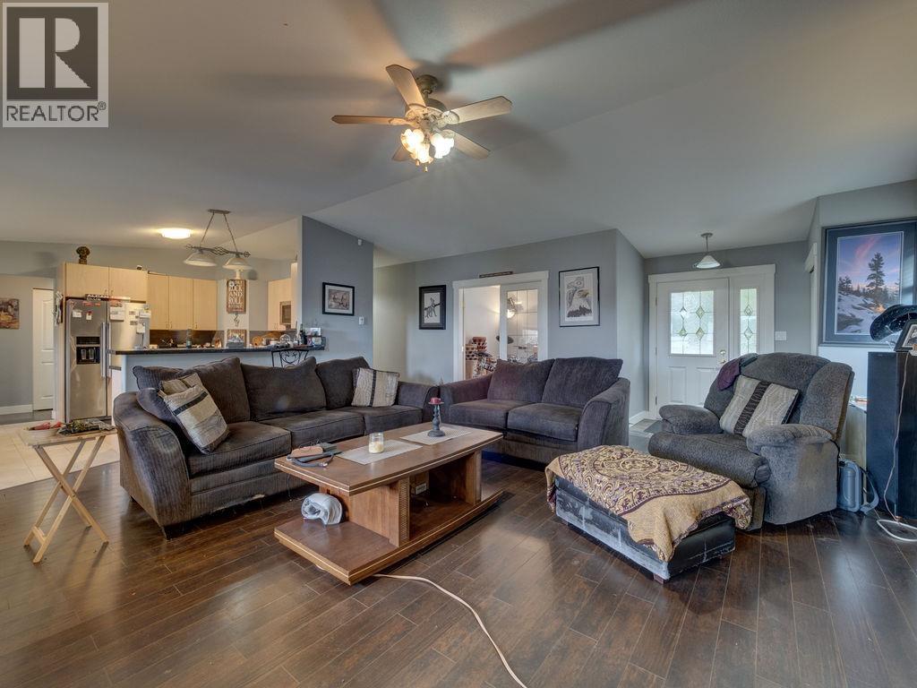 5641 Nickerson Road, Sechelt, British Columbia  V7Z 0M6 - Photo 8 - R3096964