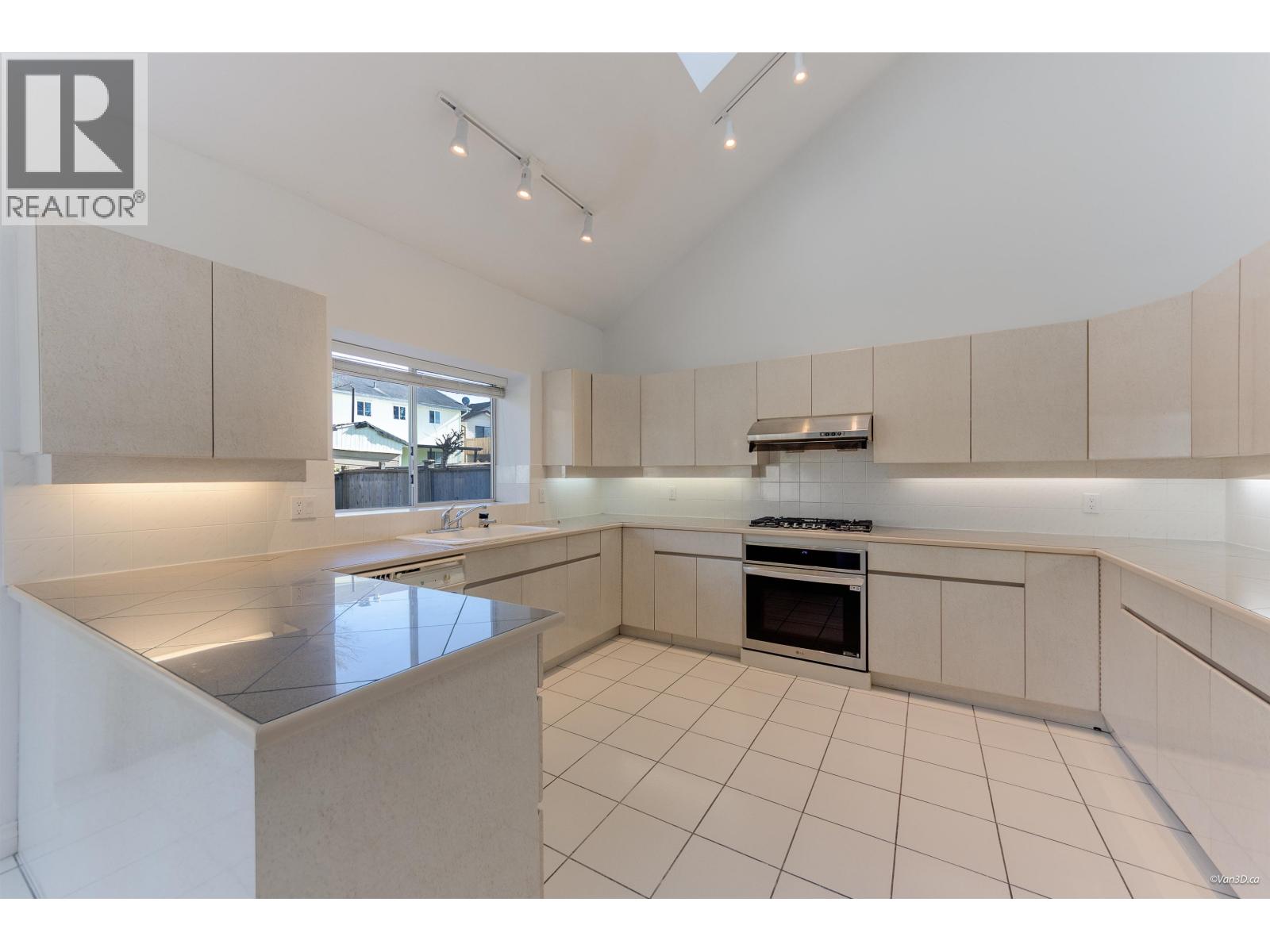 6300 Bouchard Court, Richmond, British Columbia  V7C 5H4 - Photo 9 - R3096869