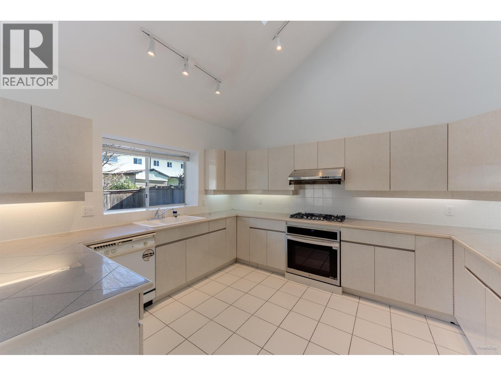 6300 Bouchard Court, Richmond, British Columbia  V7C 5H4 - Photo 11 - R3096869