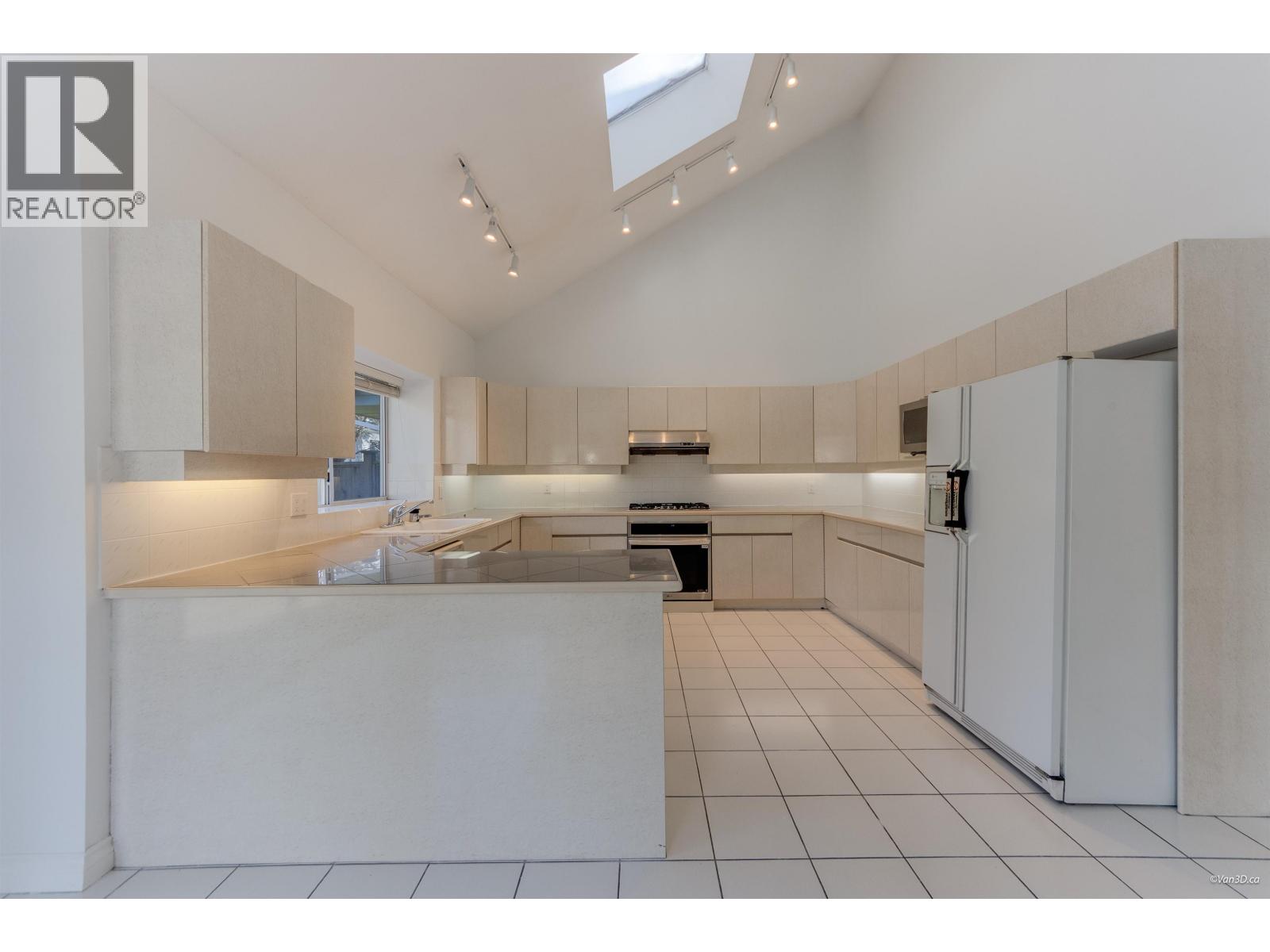 6300 Bouchard Court, Richmond, British Columbia  V7C 5H4 - Photo 10 - R3096869