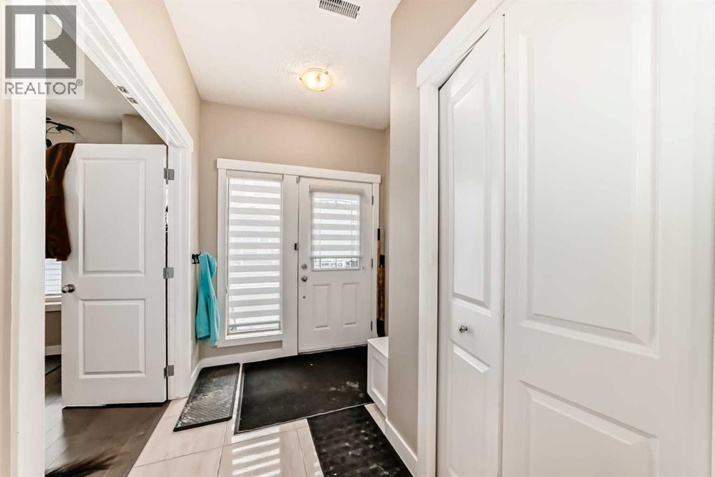 106 Cougar Ridge Landing Sw, Calgary, Alberta  T3H 0X8 - Photo 3 - A2288061