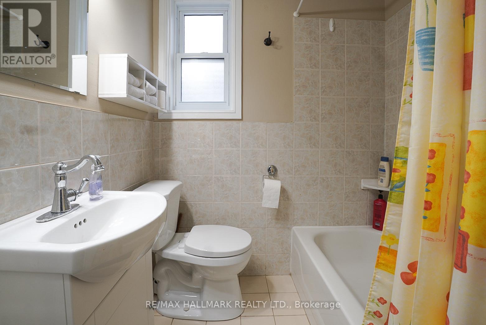 106 Phillip Avenue, Toronto (Birchcliffe-Cliffside), Ontario  M1N 3R4 - Photo 11 - E12855260