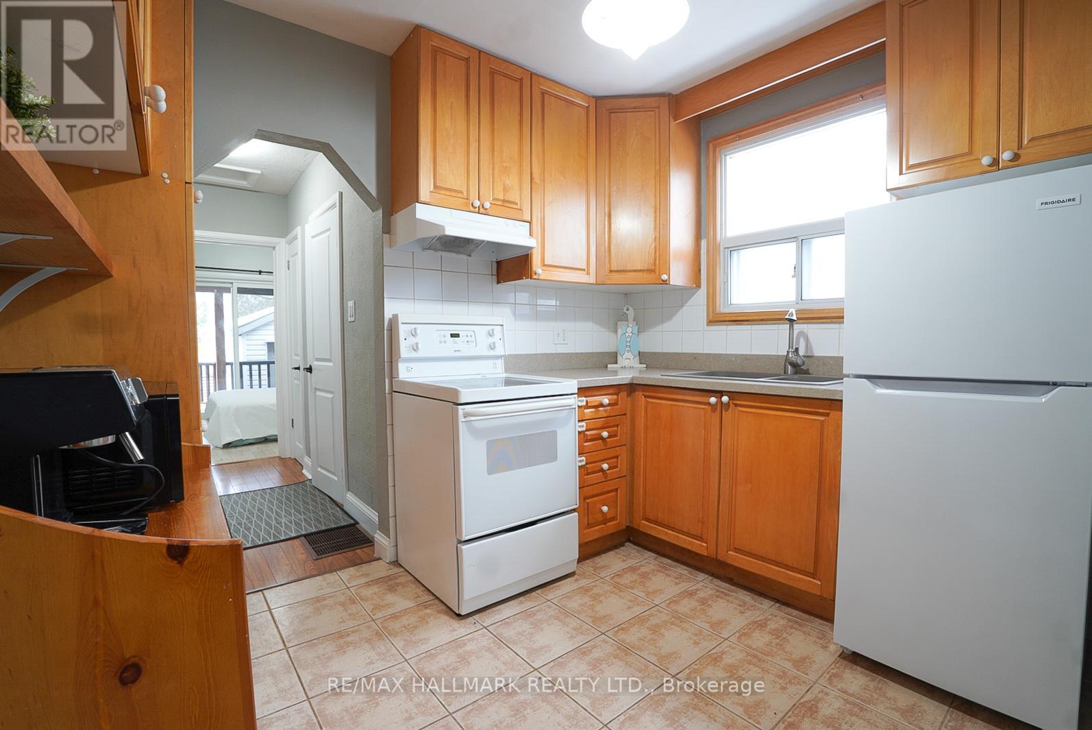 106 Phillip Avenue, Toronto (Birchcliffe-Cliffside), Ontario  M1N 3R4 - Photo 6 - E12855260