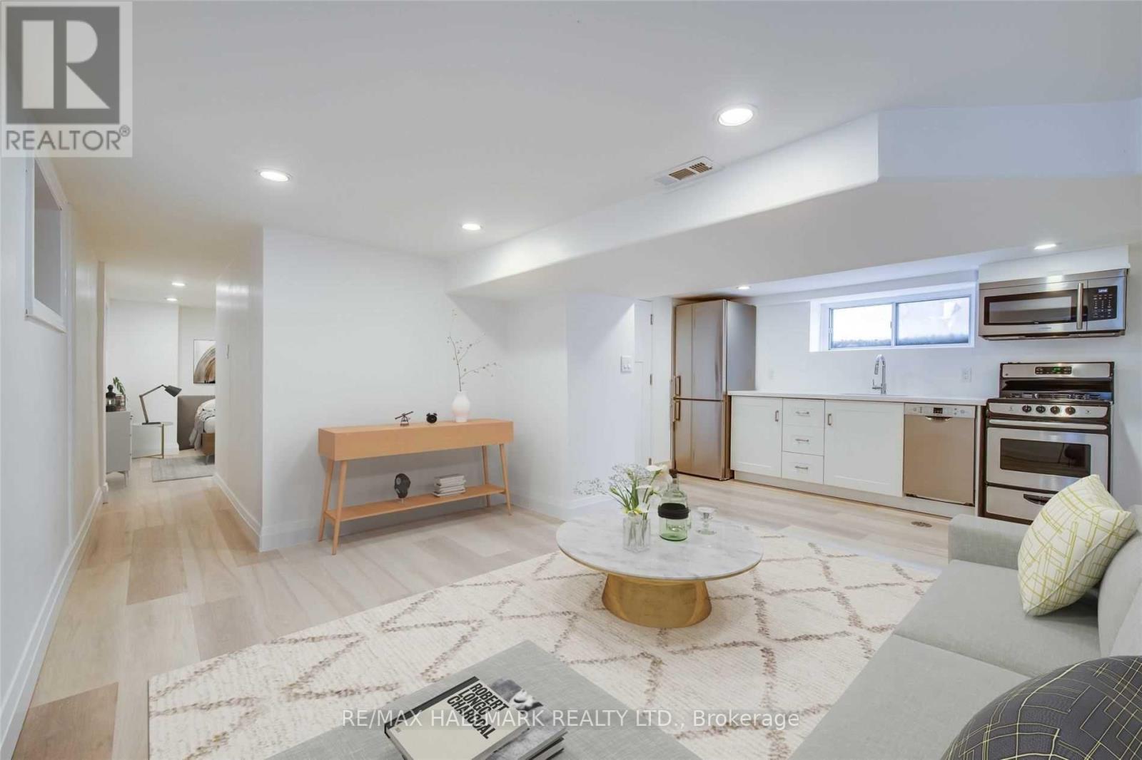 24 BARRINGTON AVENUE, Toronto, Ontario