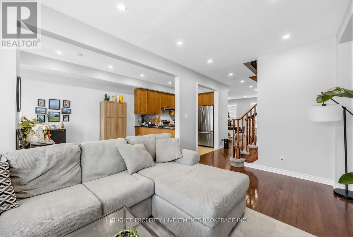 2571 Canadian Street, Pickering (Duffin Heights), Ontario  L1X 0C7 - Photo 13 - E12855302