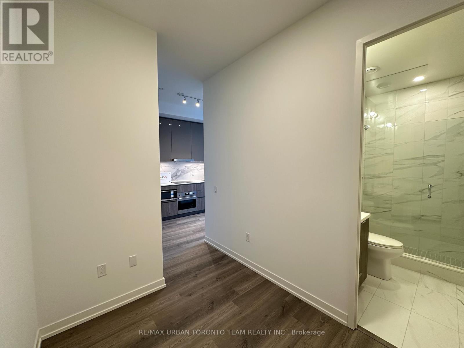 606 - 8 Interchange Way, Vaughan, Ontario  L4K 5Z7 - Photo 6 - N12855234