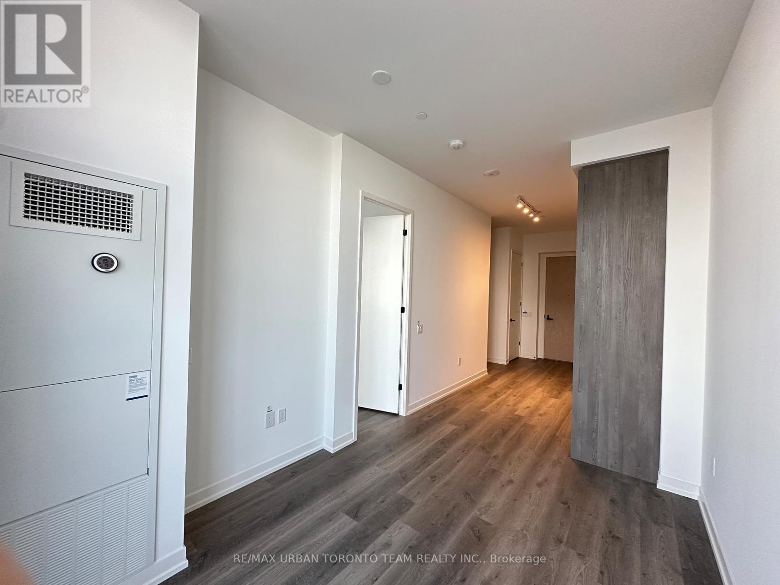 606 - 8 Interchange Way, Vaughan, Ontario  L4K 5Z7 - Photo 9 - N12855234