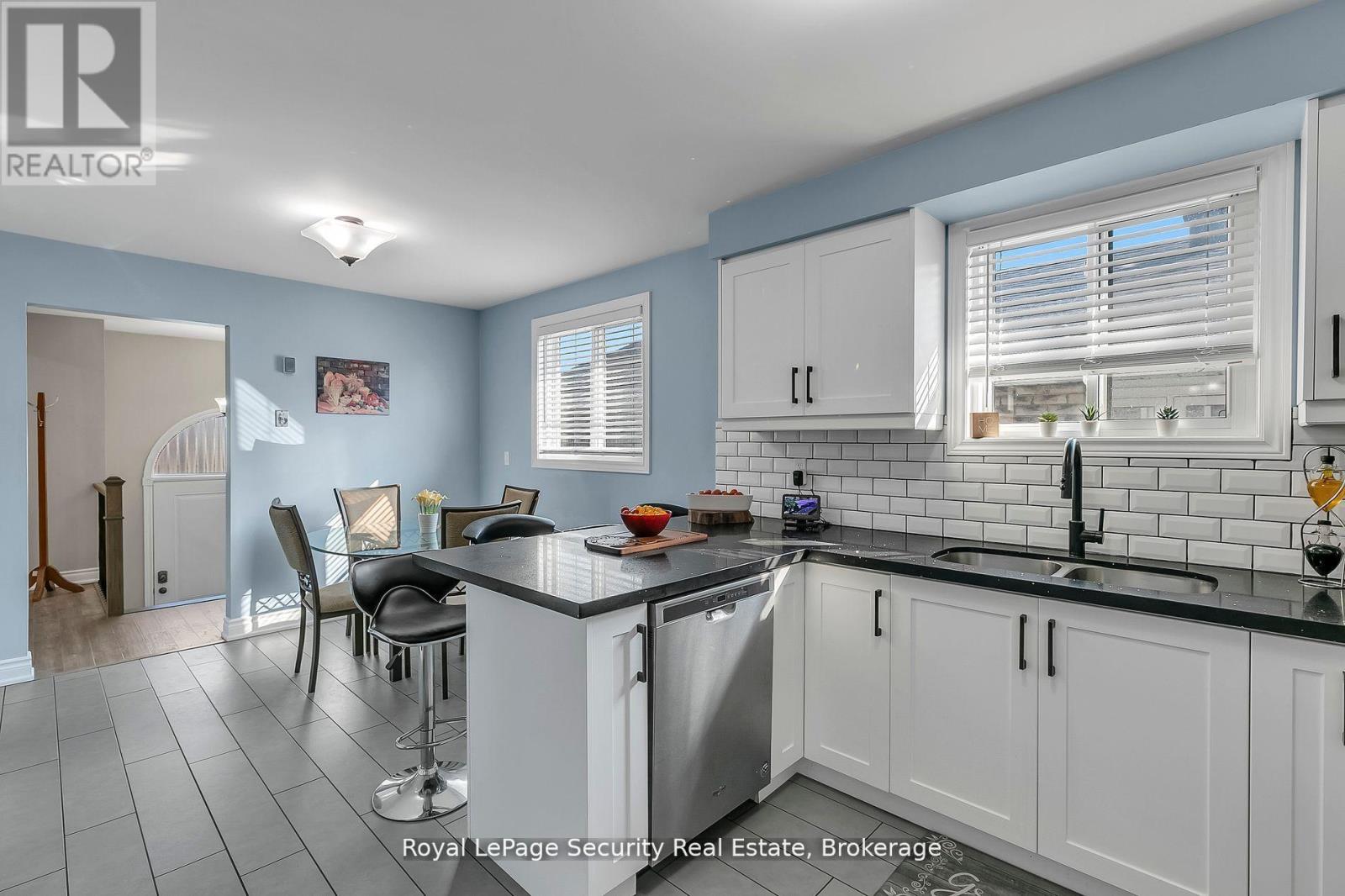 479 Britannia Avenue, Bradford West Gwillimbury (Bradford), Ontario  L3Z 2C9 - Photo 16 - N12855332