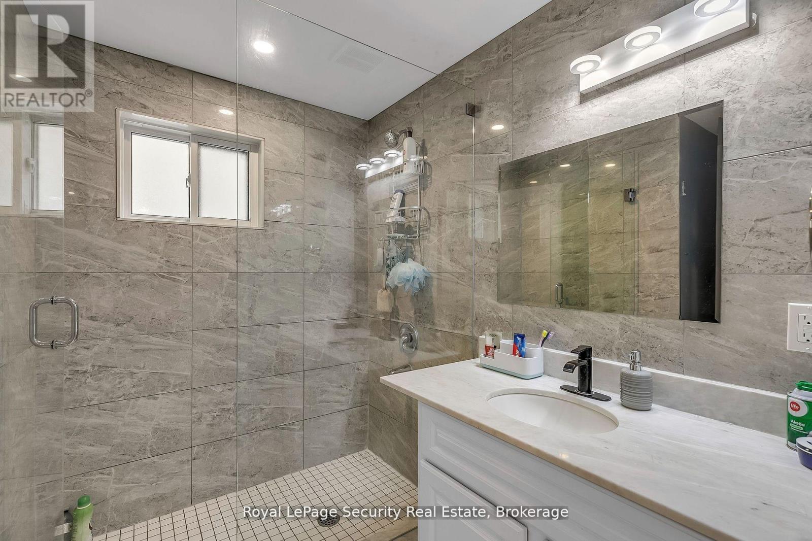 479 Britannia Avenue, Bradford West Gwillimbury (Bradford), Ontario  L3Z 2C9 - Photo 36 - N12855332