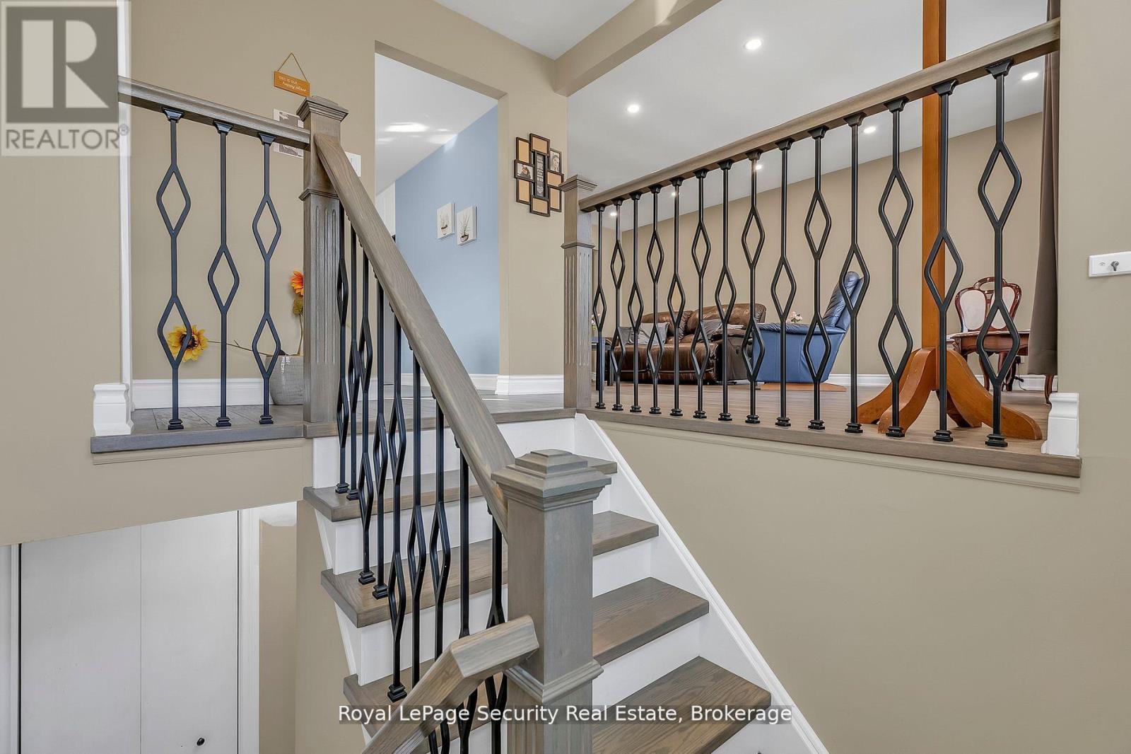 479 Britannia Avenue, Bradford West Gwillimbury (Bradford), Ontario  L3Z 2C9 - Photo 4 - N12855332