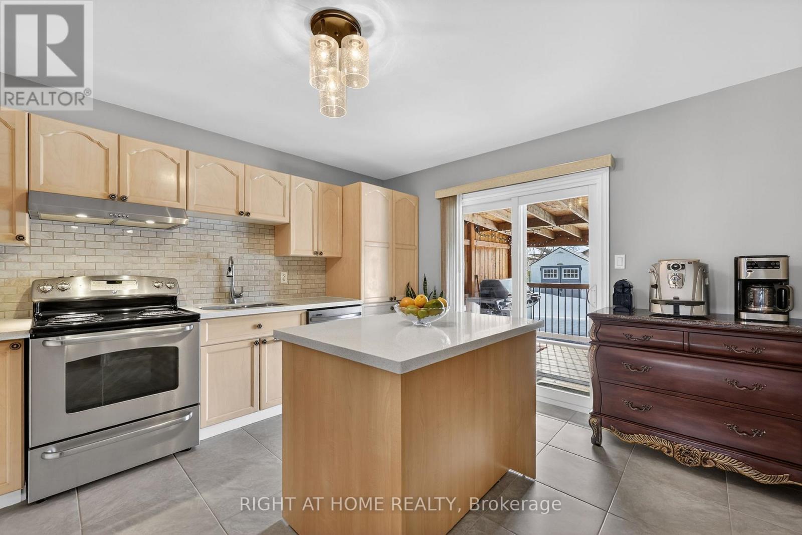 102 Monique Crescent, Barrie (East Bayfield), Ontario  L4M 6Y5 - Photo 12 - S12855310