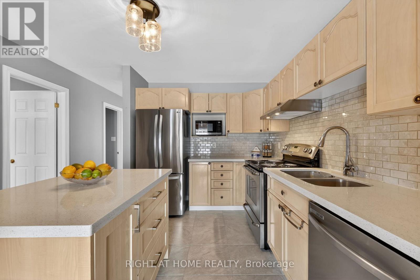 102 Monique Crescent, Barrie (East Bayfield), Ontario  L4M 6Y5 - Photo 15 - S12855310