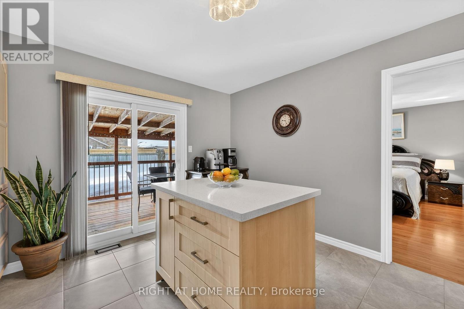 102 Monique Crescent, Barrie (East Bayfield), Ontario  L4M 6Y5 - Photo 17 - S12855310