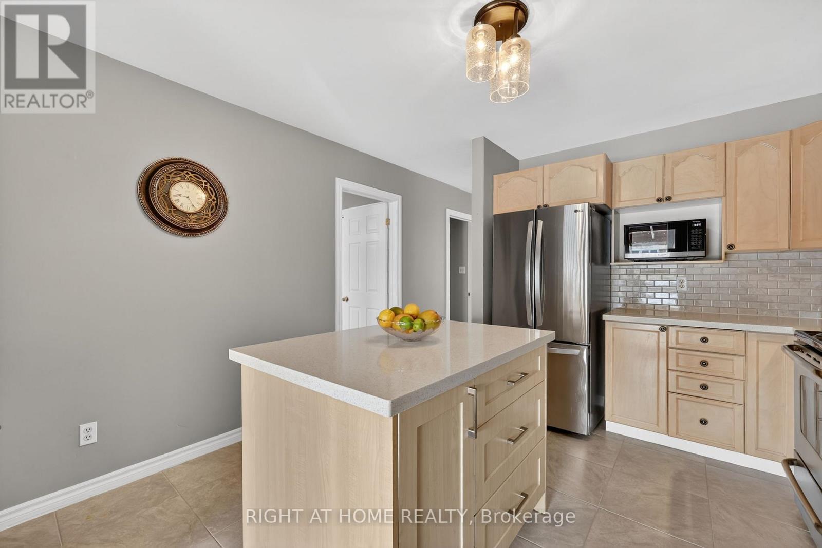 102 Monique Crescent, Barrie (East Bayfield), Ontario  L4M 6Y5 - Photo 18 - S12855310