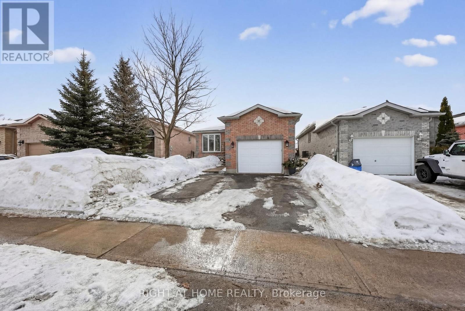 102 Monique Crescent, Barrie (East Bayfield), Ontario  L4M 6Y5 - Photo 2 - S12855310