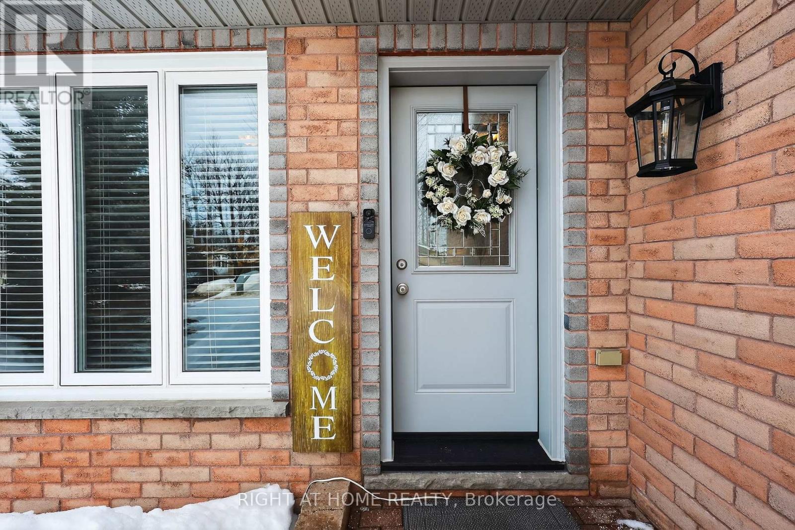 102 Monique Crescent, Barrie (East Bayfield), Ontario  L4M 6Y5 - Photo 4 - S12855310