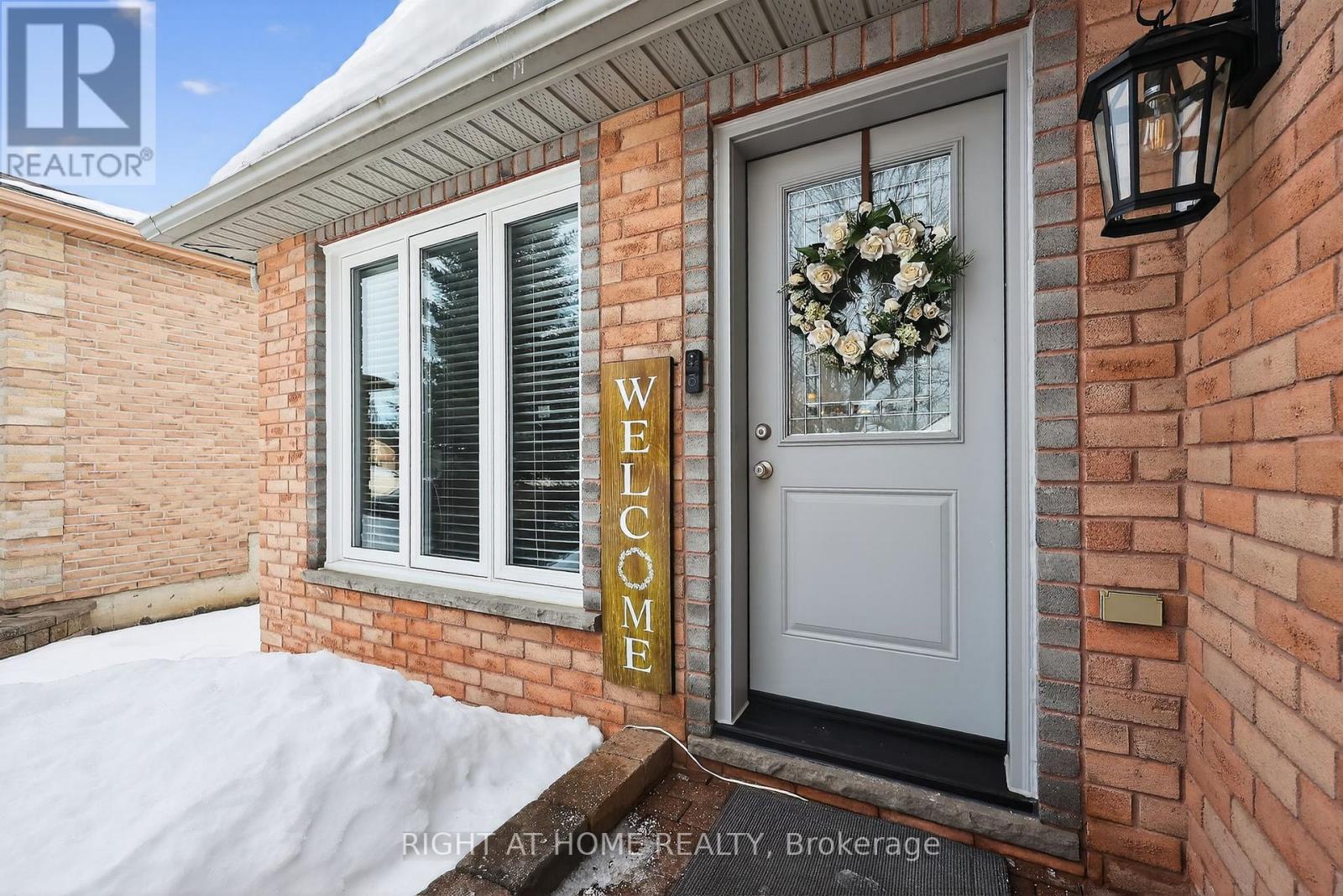 102 Monique Crescent, Barrie (East Bayfield), Ontario  L4M 6Y5 - Photo 5 - S12855310