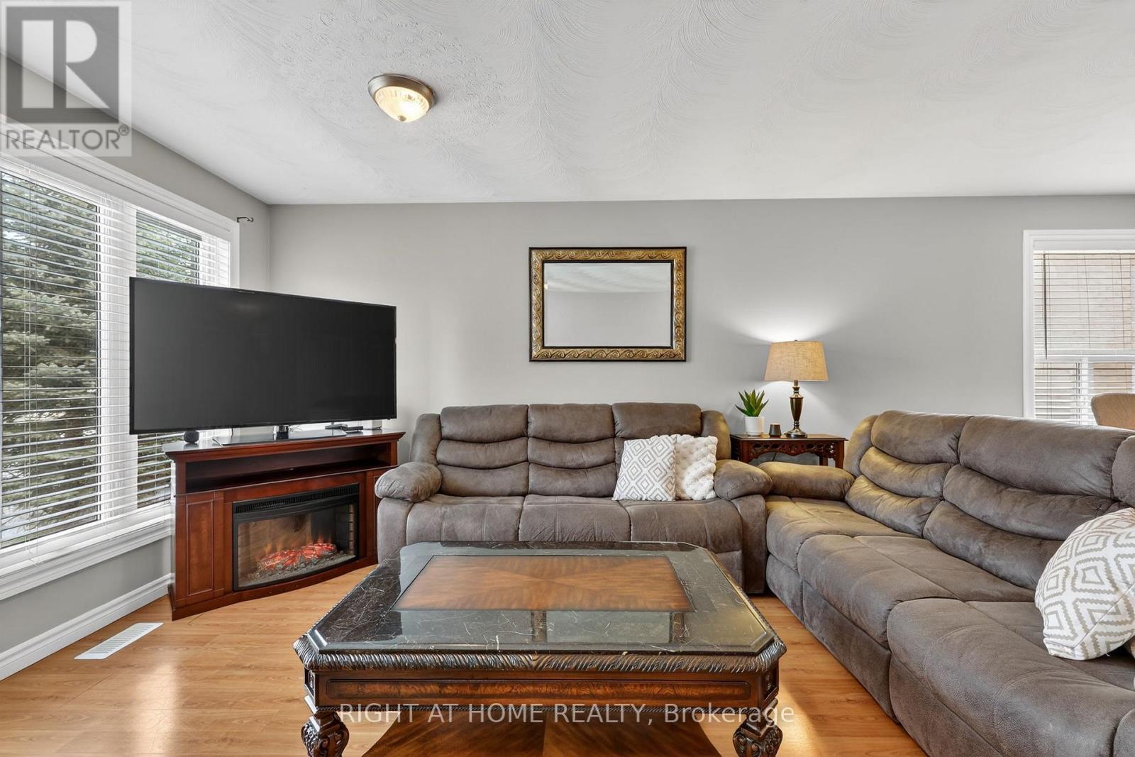 102 Monique Crescent, Barrie (East Bayfield), Ontario  L4M 6Y5 - Photo 7 - S12855310