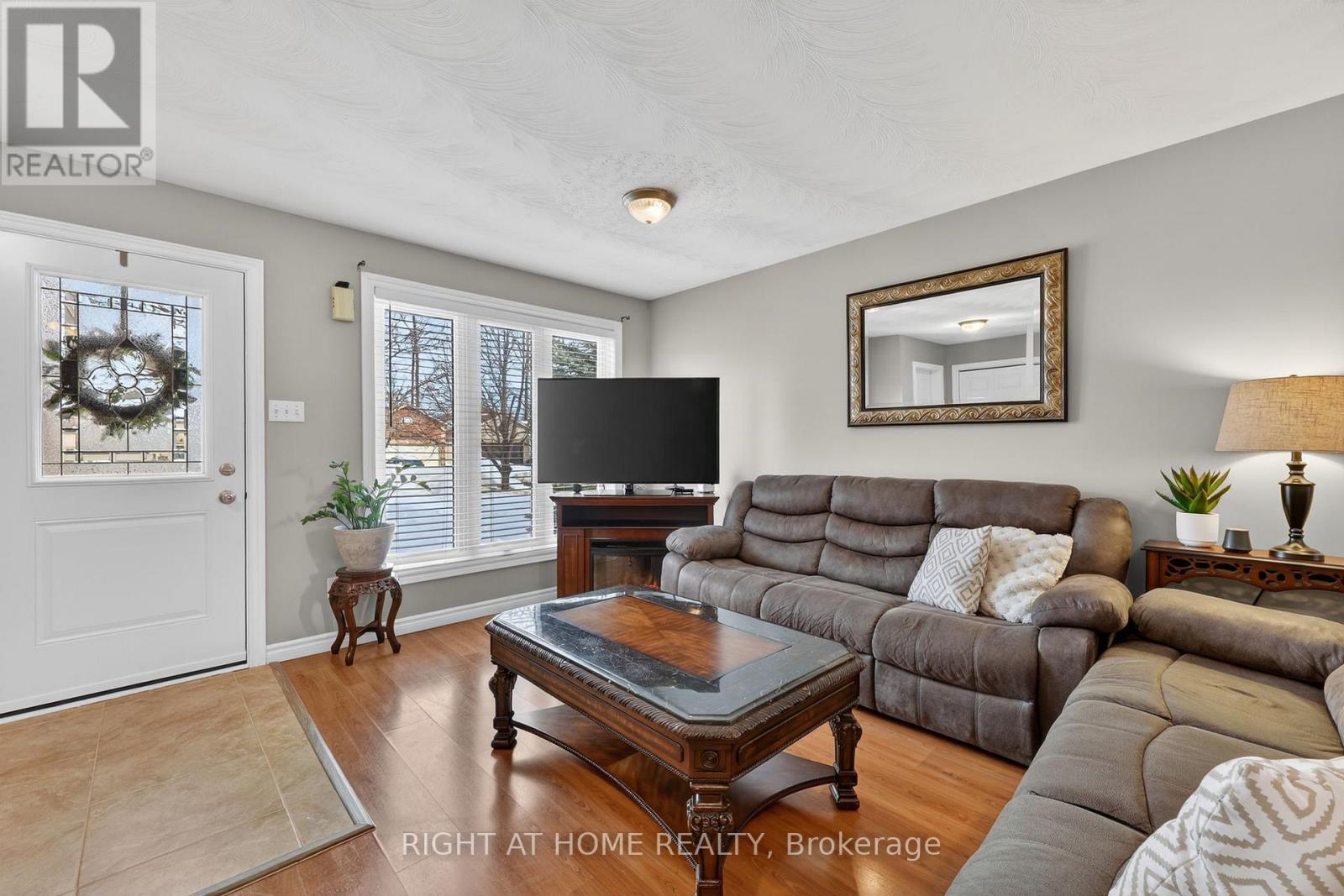 102 Monique Crescent, Barrie (East Bayfield), Ontario  L4M 6Y5 - Photo 8 - S12855310