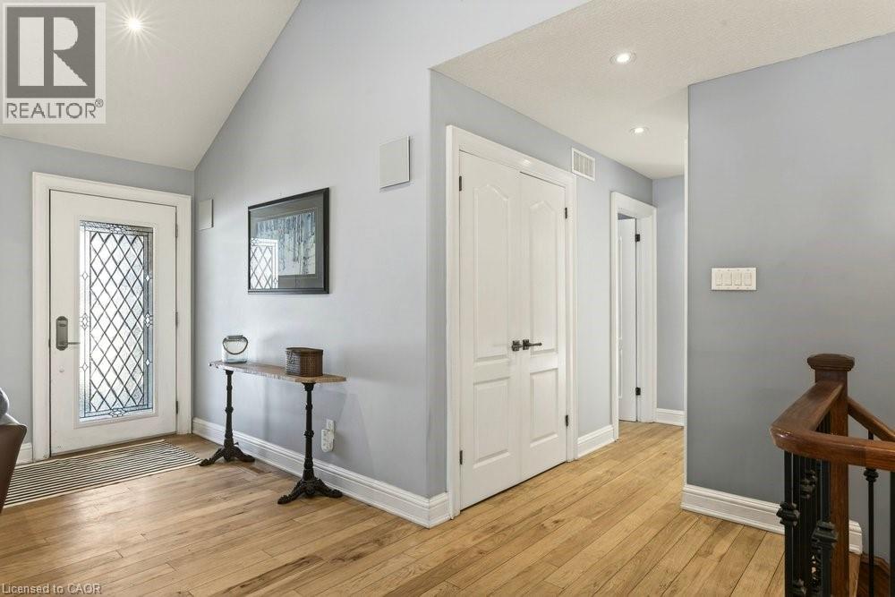 389 Clarendon Drive, Ancaster, Ontario  L9G 2Z1 - Photo 3 - 40810083