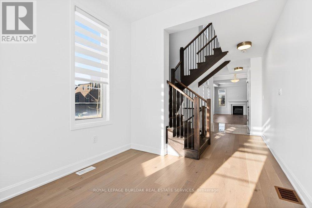 1404 Lynx Gardens, Oakville, Ontario  L6H 3W8 - Photo 22 - W12855200