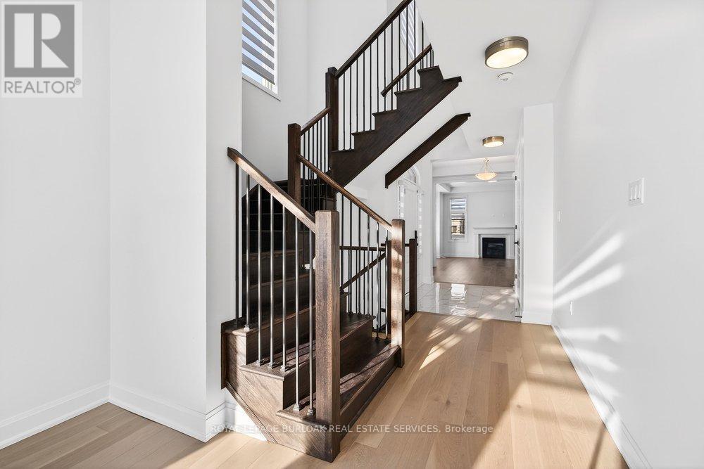 1404 Lynx Gardens, Oakville, Ontario  L6H 3W8 - Photo 24 - W12855200