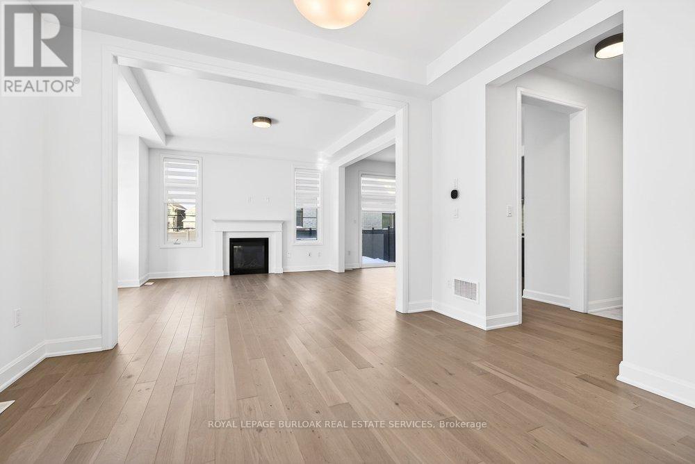 1404 Lynx Gardens, Oakville, Ontario  L6H 3W8 - Photo 9 - W12855200