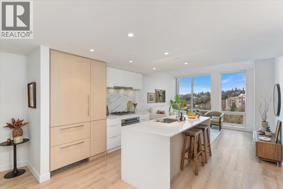 1509 1500 Fern Street, North Vancouver, British Columbia  V7J 0E6 - Photo 1 - R3096928