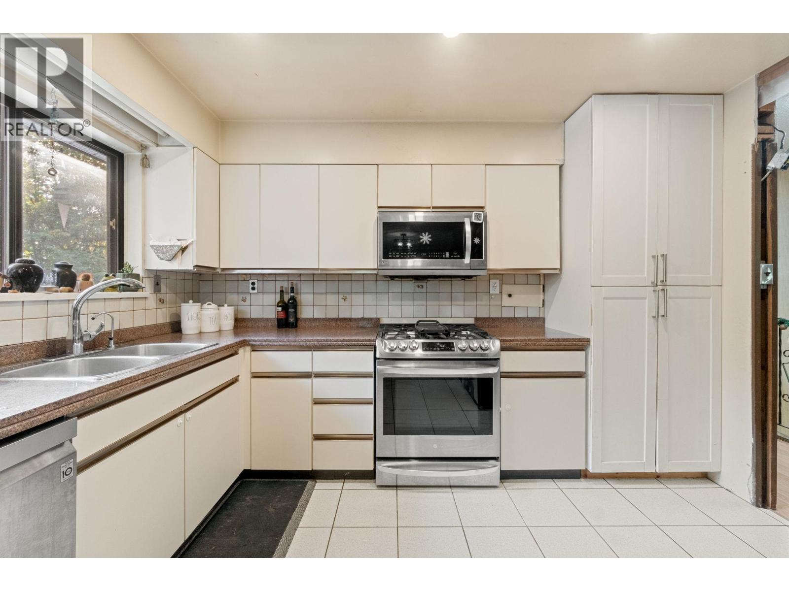 3278 Coy Avenue, Coquitlam, British Columbia  V3E 3H3 - Photo 7 - R3075834