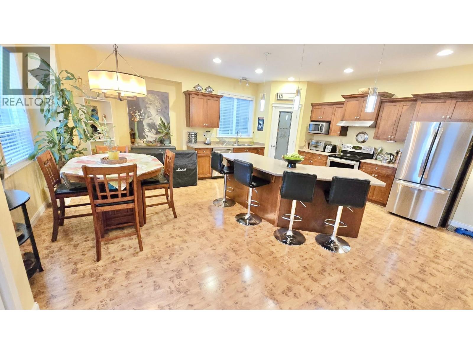 116 21868 Lougheed Highway, Maple Ridge, British Columbia  V2X 2S4 - Photo 3 - R3096970