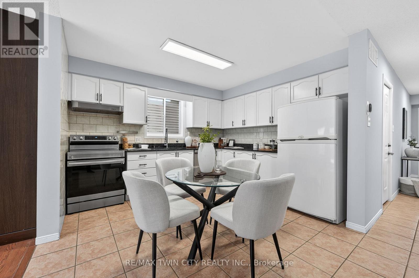 763 Angler Way, Waterloo, Ontario  N2K 4L7 - Photo 11 - X12855252