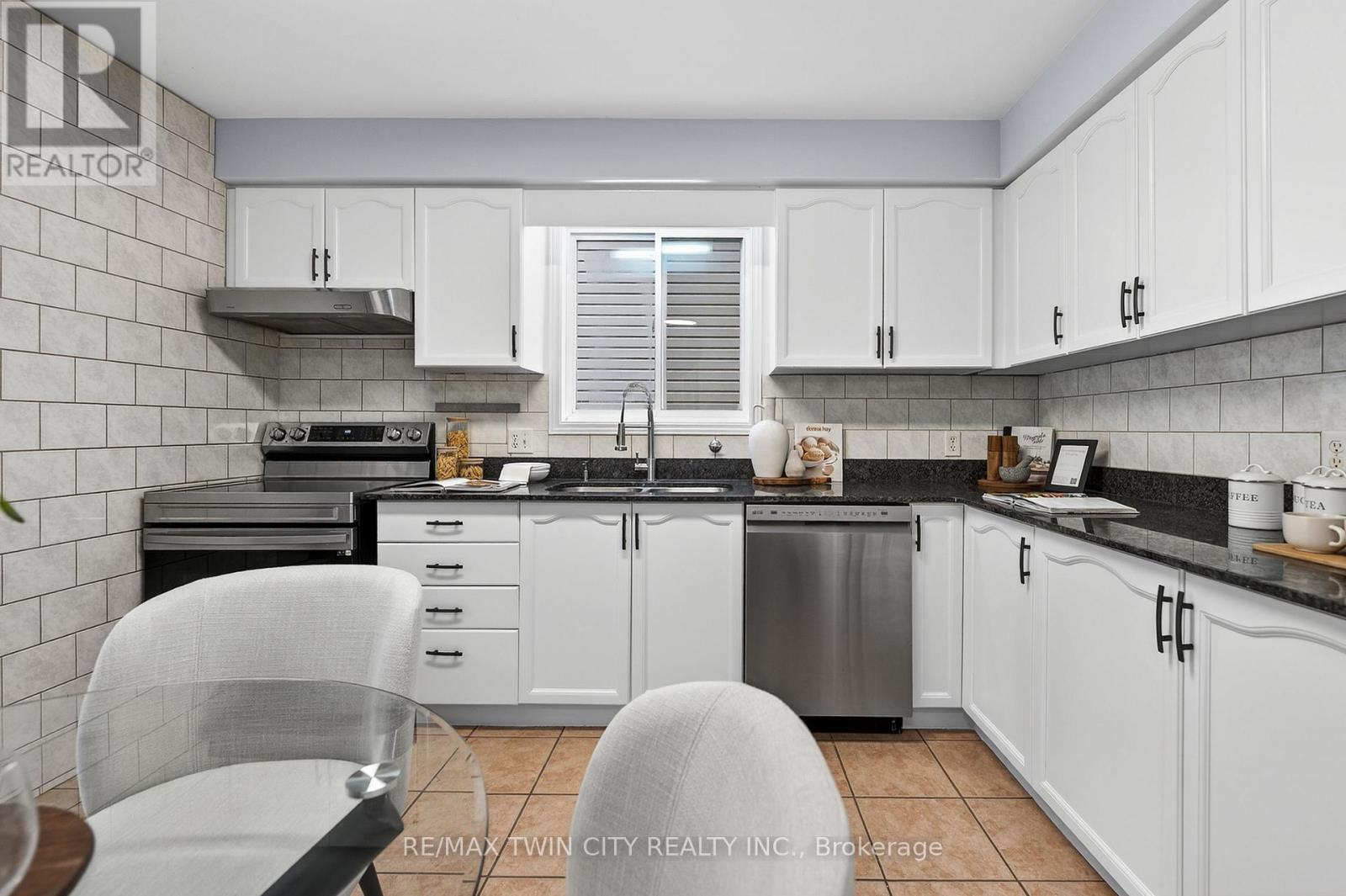 763 Angler Way, Waterloo, Ontario  N2K 4L7 - Photo 14 - X12855252