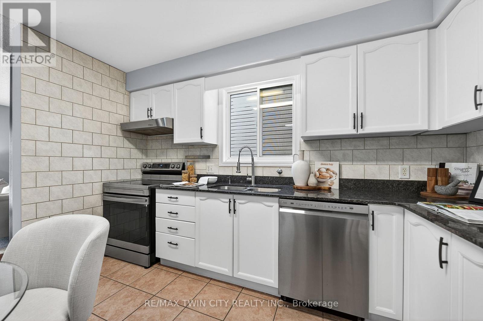 763 Angler Way, Waterloo, Ontario  N2K 4L7 - Photo 15 - X12855252