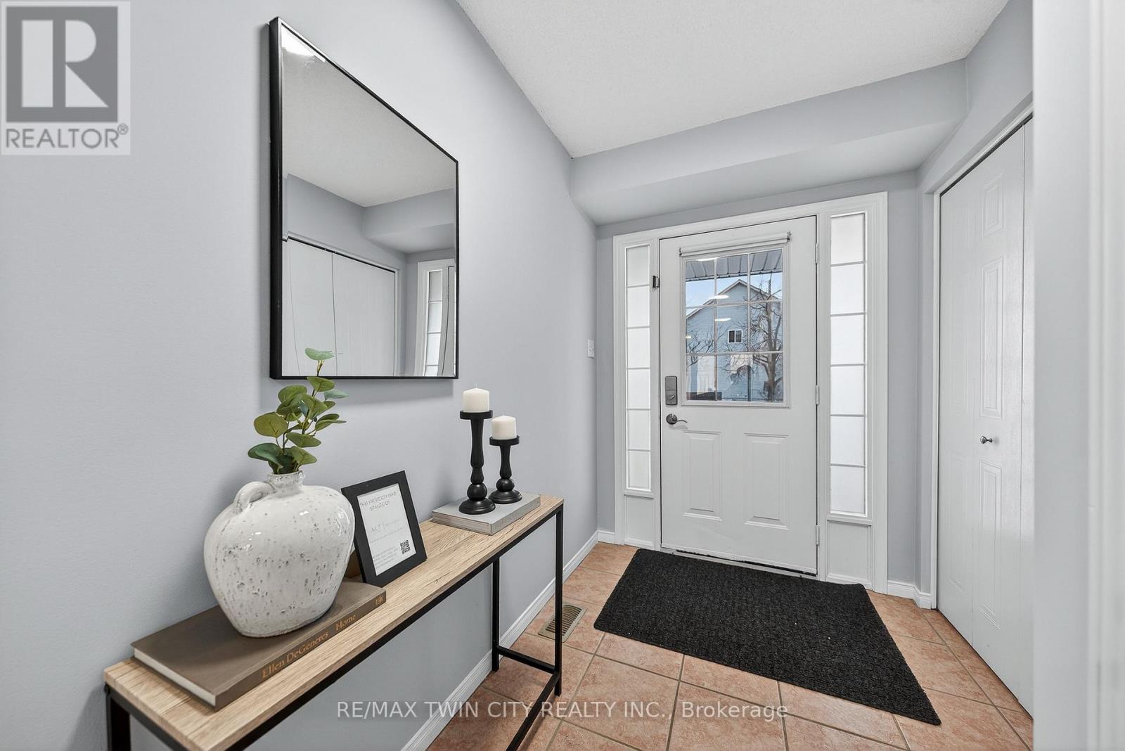 763 Angler Way, Waterloo, Ontario  N2K 4L7 - Photo 5 - X12855252