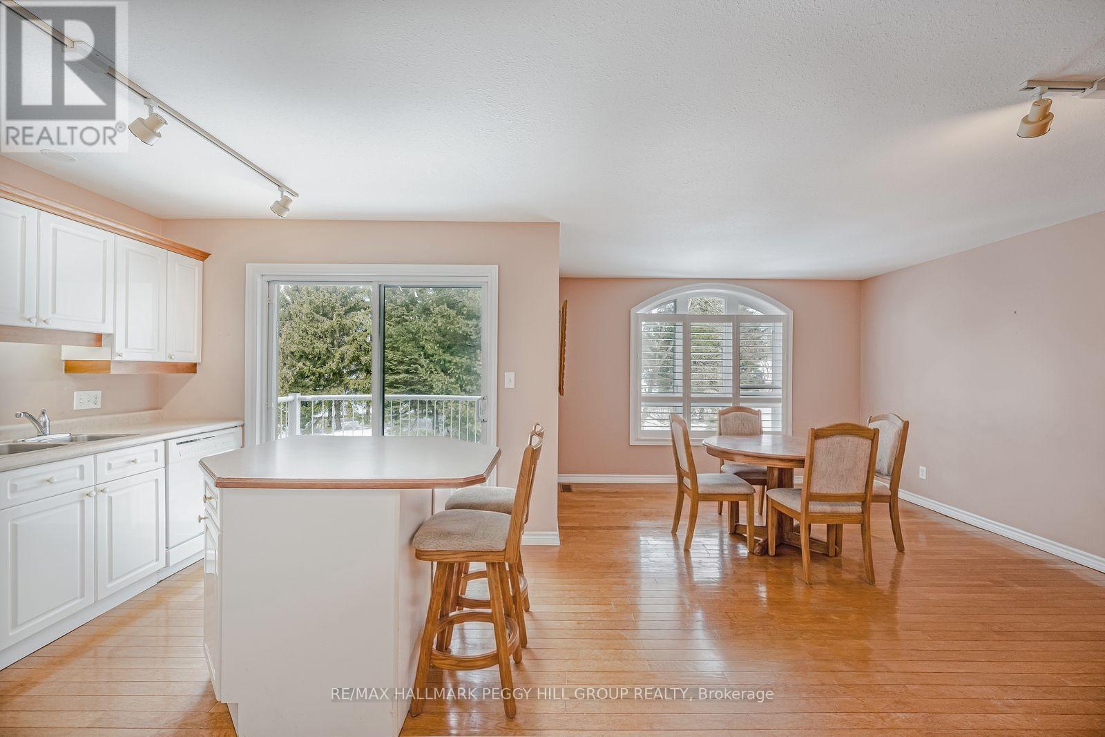 308 - 31 Dairy Lane, Huntsville (Chaffey), Ontario  P1H 2L7 - Photo 5 - X12855282