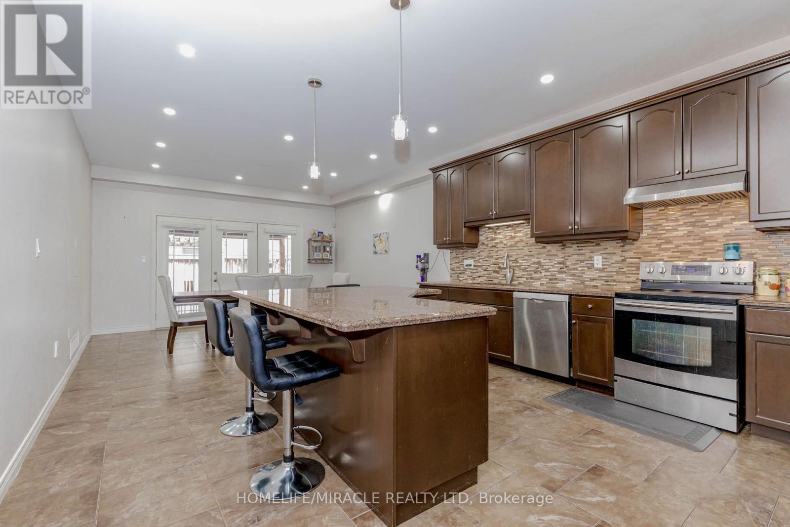 2 Doon Creek Street, Kitchener, Ontario  N2P 2R3 - Photo 11 - X12855324